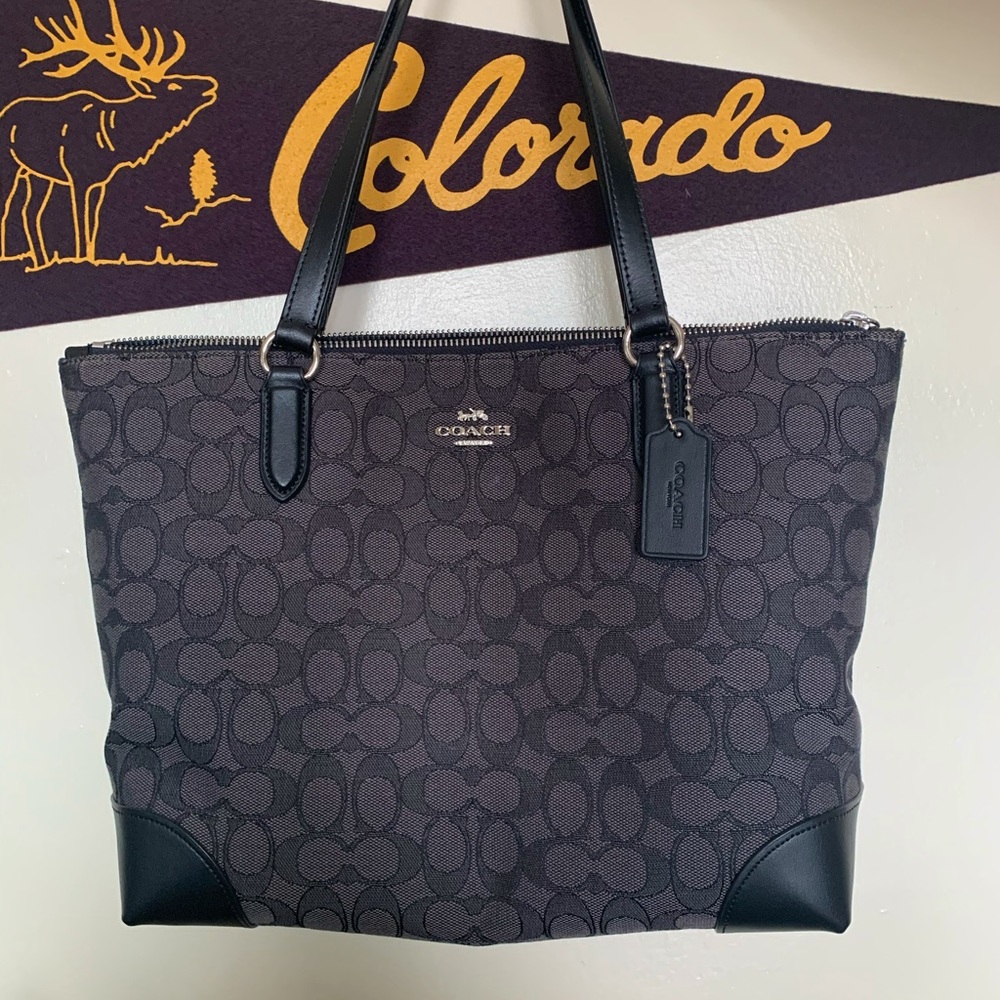 Coach Zip Top Signature Tote NWT